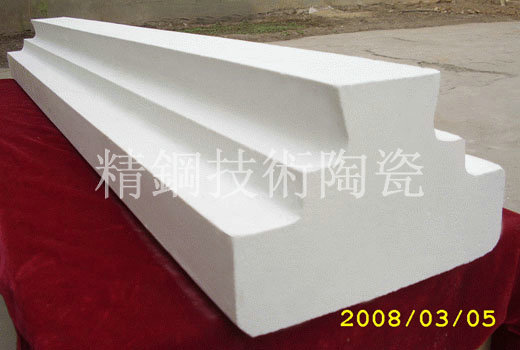 Corundum refractory bricks